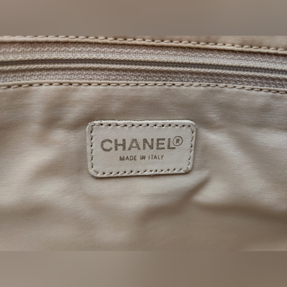 Chanel CC Logo Travel Ligne Tote - Picture 12 of 16